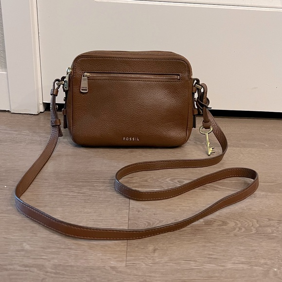 Fossil Handbags - LN Fossil Leather Crossbody